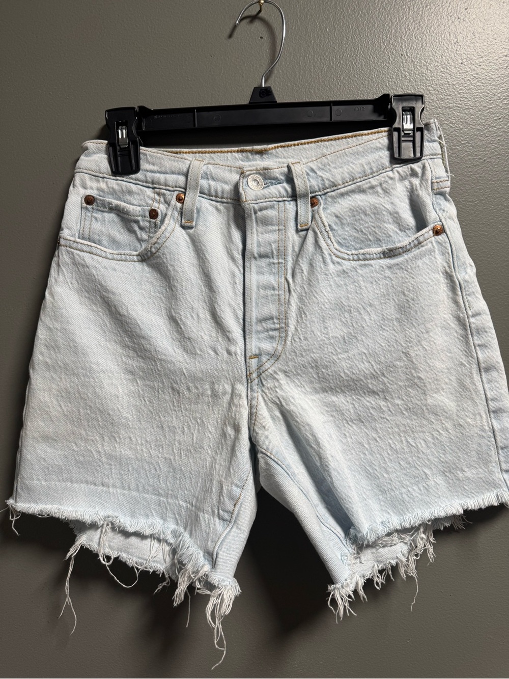 Levi's 501 Mid Thigh Short Light Blue Frayed Hem “Capital E” Denim Shorts W26 - Picture 4 of 14